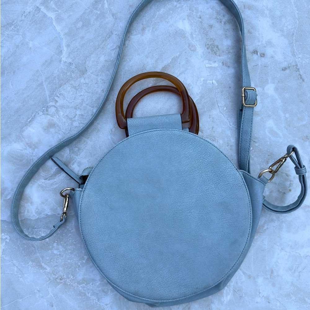 Tortoise handle crossbody